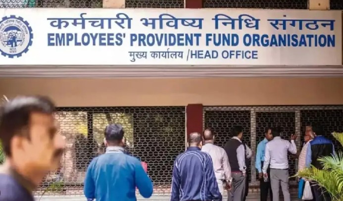 कर्मचारी भविष्य निधि संगठन ने आज 15 और बैंकों को शामिल करके अपने बहु-बैंकिंग केंद्रीकृत संग्रह प्रणाली का विस्तार किया