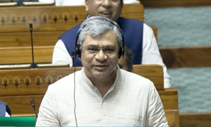 डेढ़ साल के भीतर सभी रेलवे स्टेशनों पर पर्याप्त संख्या में सीसीटीवी कैमरे लगेंगे: रेल मंत्री अश्विनी वैष्णव