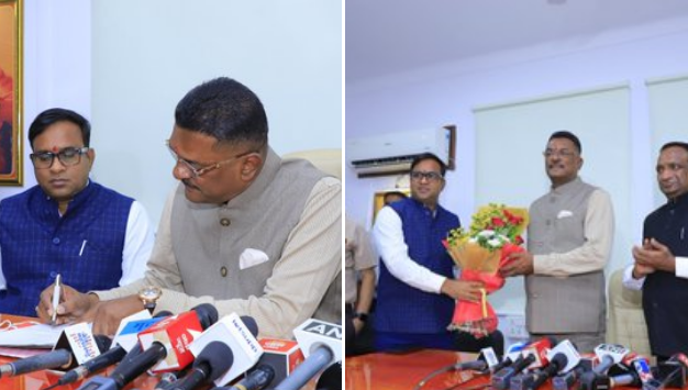 एसटी महामंडळाचे अध्यक्ष म्हणून परिवहन मंत्री प्रताप सरनाईक यांनी पदभार स्वीकारला