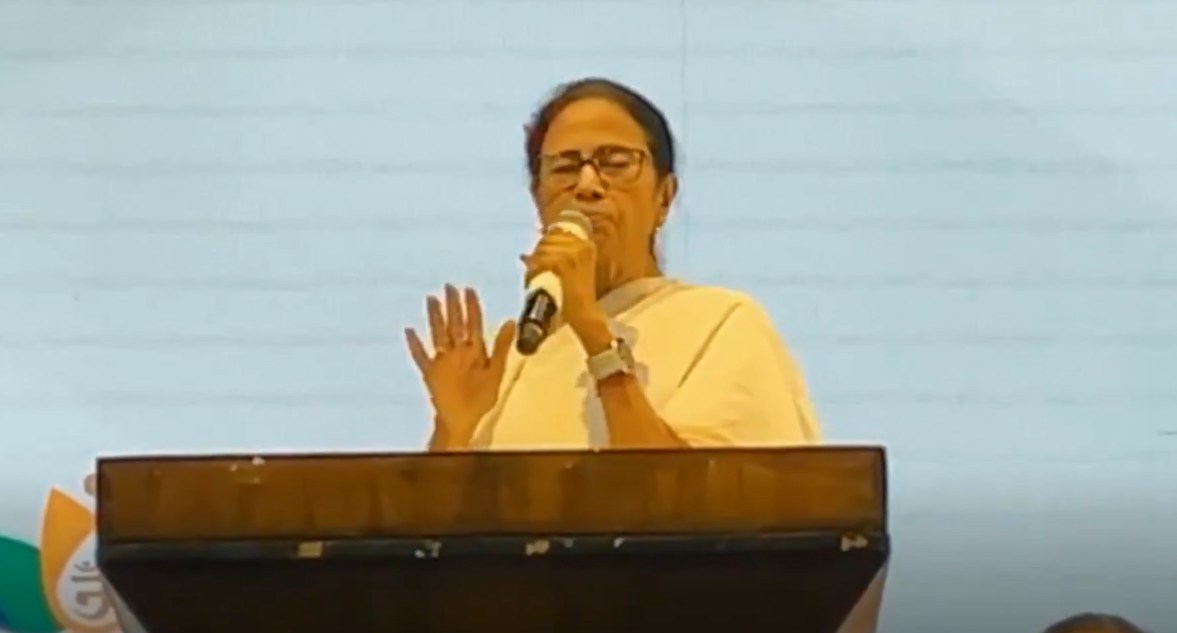 पश्चिम बंगाल की मुख्यमंत्री ममता बनर्जी ने लोगों से धर्म के नाम पर दंगा-फसाद न करने की अपील की
