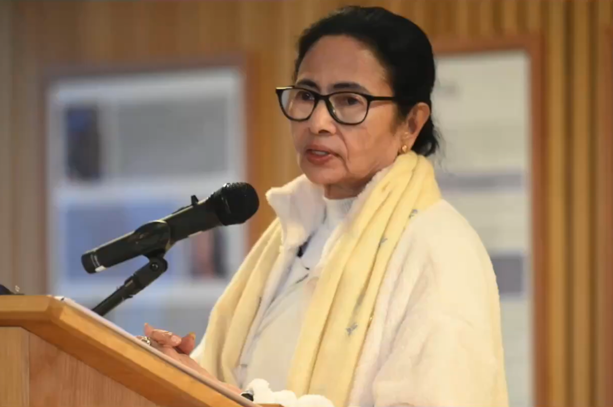 पश्चिम बंगाल की मुख्यमंत्री ममता बनर्जी ने राज्य के लोगों से शांति बनाए रखने की अपील की
