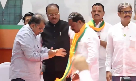 काँग्रेसचे माजी आमदार संग्राम थोपटे यांचा भारतीय जनता पक्षात प्रवेश
