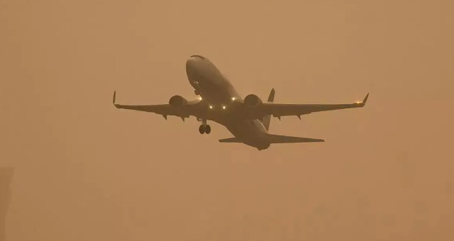 कुछ अंतर्राष्ट्रीय हवाई-क्षेत्र बंद होने और उड़ानों पर रोक लगने के कारण कई विमानों के मार्ग परिवर्तित किए गए