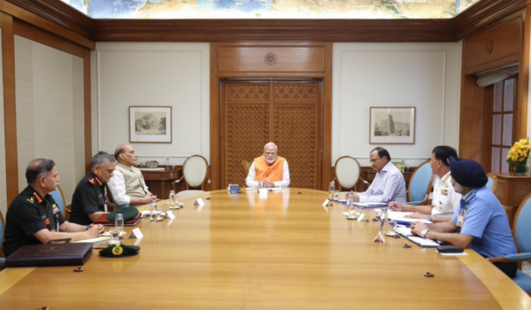 प्रधानमंत्री नरेंद्र मोदी ने रक्षा मंत्री और अन्य शीर्ष अधिकारियों के साथ उच्च स्तरीय सुरक्षा बैठक की