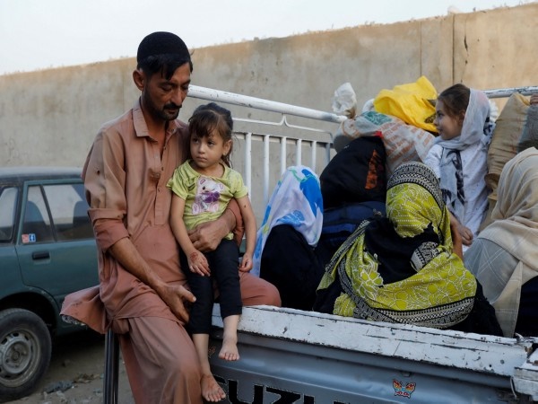 Pakistan starts deportation of Afghan nationals after the deadline for voluntary return