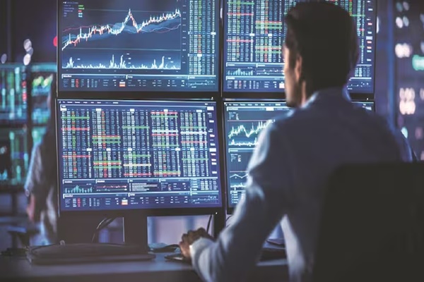 Asian markets edge higher amid ease of trade tension between US & China