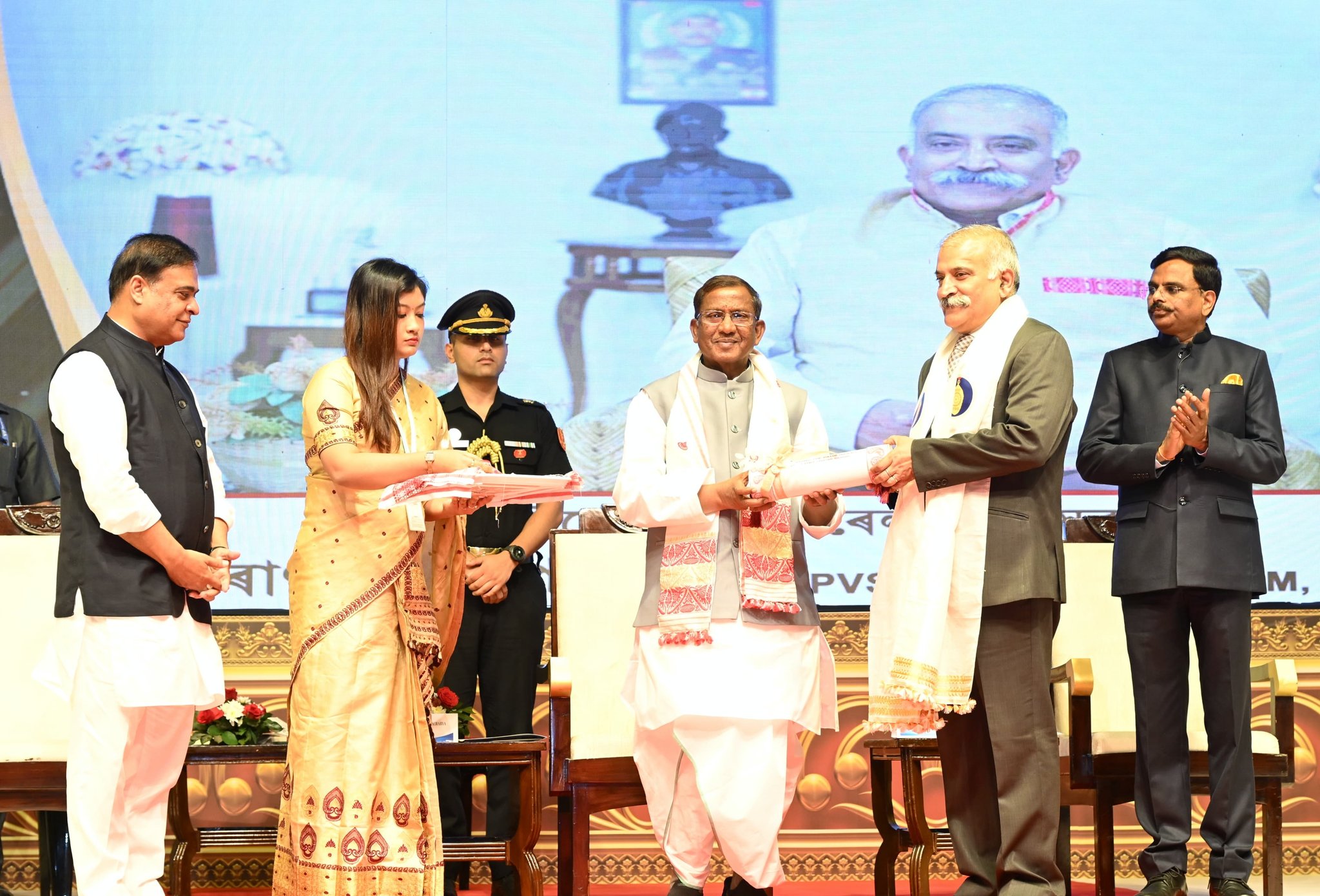 শ্ৰীমন্ত শংকৰদেৱ কলাক্ষেত্ৰত ২০২৪ বৰ্ষৰ ৰাজ্যৰ সৰ্বোচ্চ অসামৰিক সন্মানসমূহ প্ৰদান