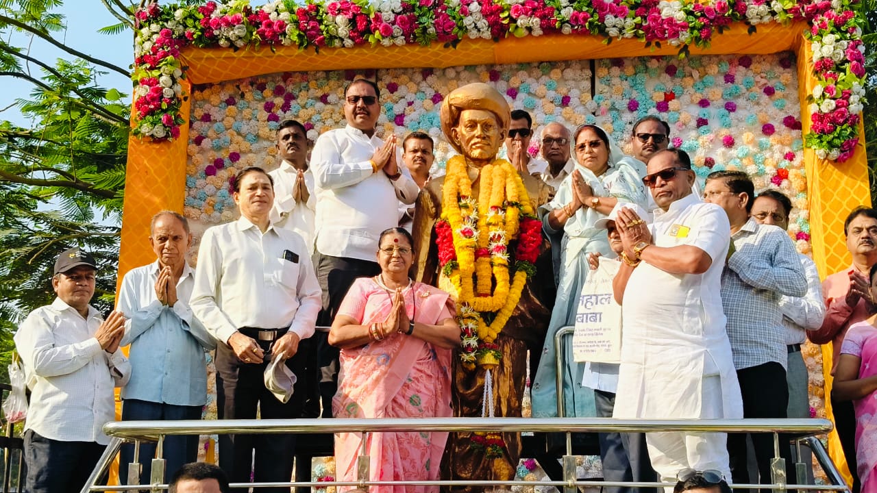 राज्यात क्रांतीसूर्य महात्मा जोतिबा फुले यांना अभिवादन