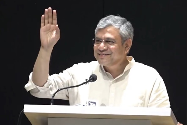 Minister Ashwini Vaishnaw Inaugurates Semiconductor Centre at DTU, Highlights AI & Startup Push
