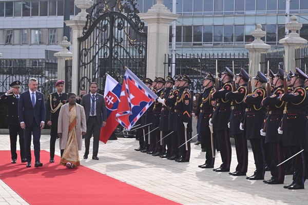President Murmu receives grand welcome in Slovakia