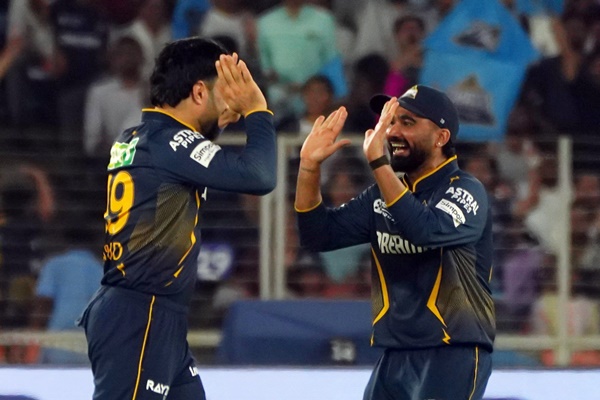 IPL T20 کرکٹ میں، احمدآباد میں گجرات ٹائٹنز نے راجستھان رائلز کو 58 رن سے ہرایا۔