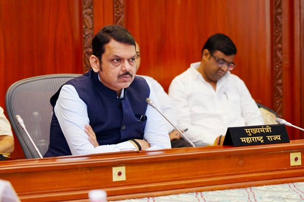 مہاراشٹر کے وزیر اعلی دیویندر فڑنویس نے ریاست بھر کی صحافیوں کی تنظیموں کو یقین دلایا ہے کہ ریاستی حکومت کی طرف سے تجویز کردہ عوامی سکیورٹی سے متعلق خصوصی ایکٹ داخلی سلامتی کے لیے انتہائی اہم ہے۔
