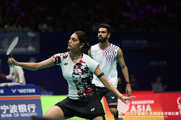 ধ্রুব কপিলা আৰু তনিছা ক্ৰাষ্ট এছিয়া চেম্পিয়নশ্বিপ বেডমিণ্টন প্রতিযোগিতাৰ কোৱাৰ্টাৰ ফাইনেলত প্ৰৱেশ