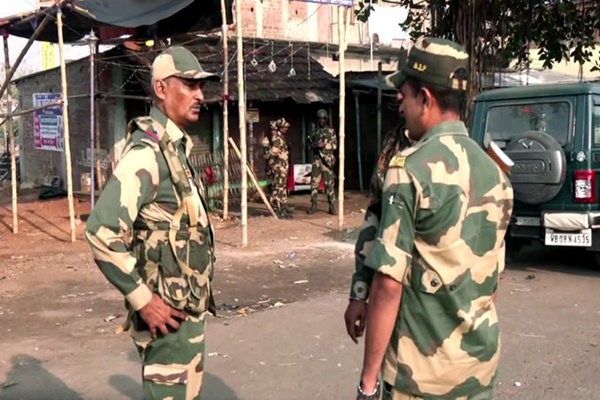 মুর্শিদাবাদের জঙ্গীপুর, সামসেরগঞ্জ, সুতি ও ধুলিয়ানের হিংসাদীর্ণ এলাকায় পরিস্থিতি শান্তিপূর্ণ এবং নিয়ন্ত্রণে থাকলেও অবস্থা থমথমে।