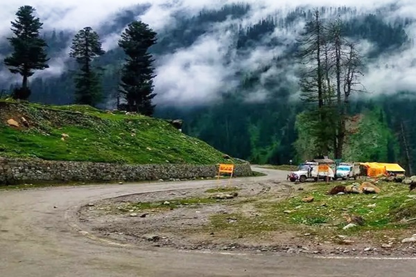 J&K: Mughal Road Reopens for LMVs; NH-44, SSG & Sinthan Roads Still Closed