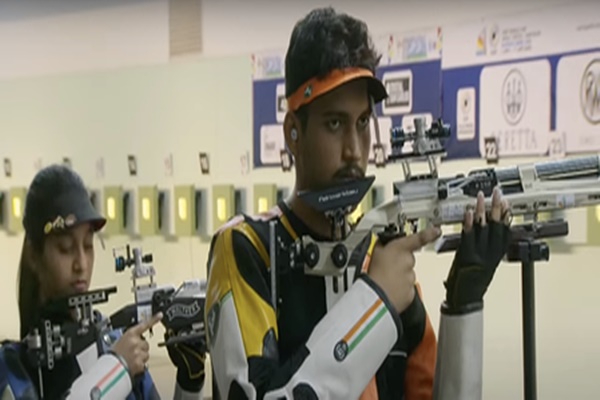 পেরুর লিমায় অনুষ্ঠিত ISSF শুটিং বিশ্বকাপে ভারতের অর্জুন বাবুতা পুরুষদের ১০মিটার এয়ার রাইফেল ইভেন্টে রূপো জিতেছেন