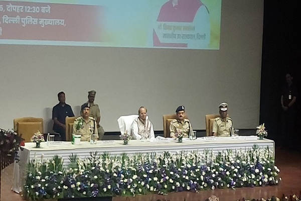 Delhi LG praises Traffic Guards, Prahari App Hits 6 Lakh Complaints