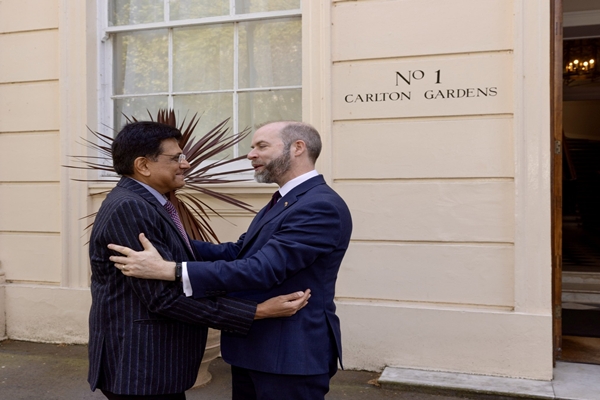Union Minister Piyush Goyal meets UK Trade Secretary in London
