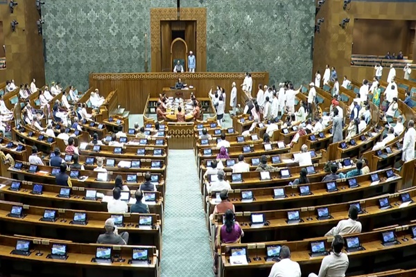 پارلیمنٹ کے دونوں ایوانوں کی کارروائی آج غیرمعینہ مدت کیلئے ملتوی کردی گئی۔