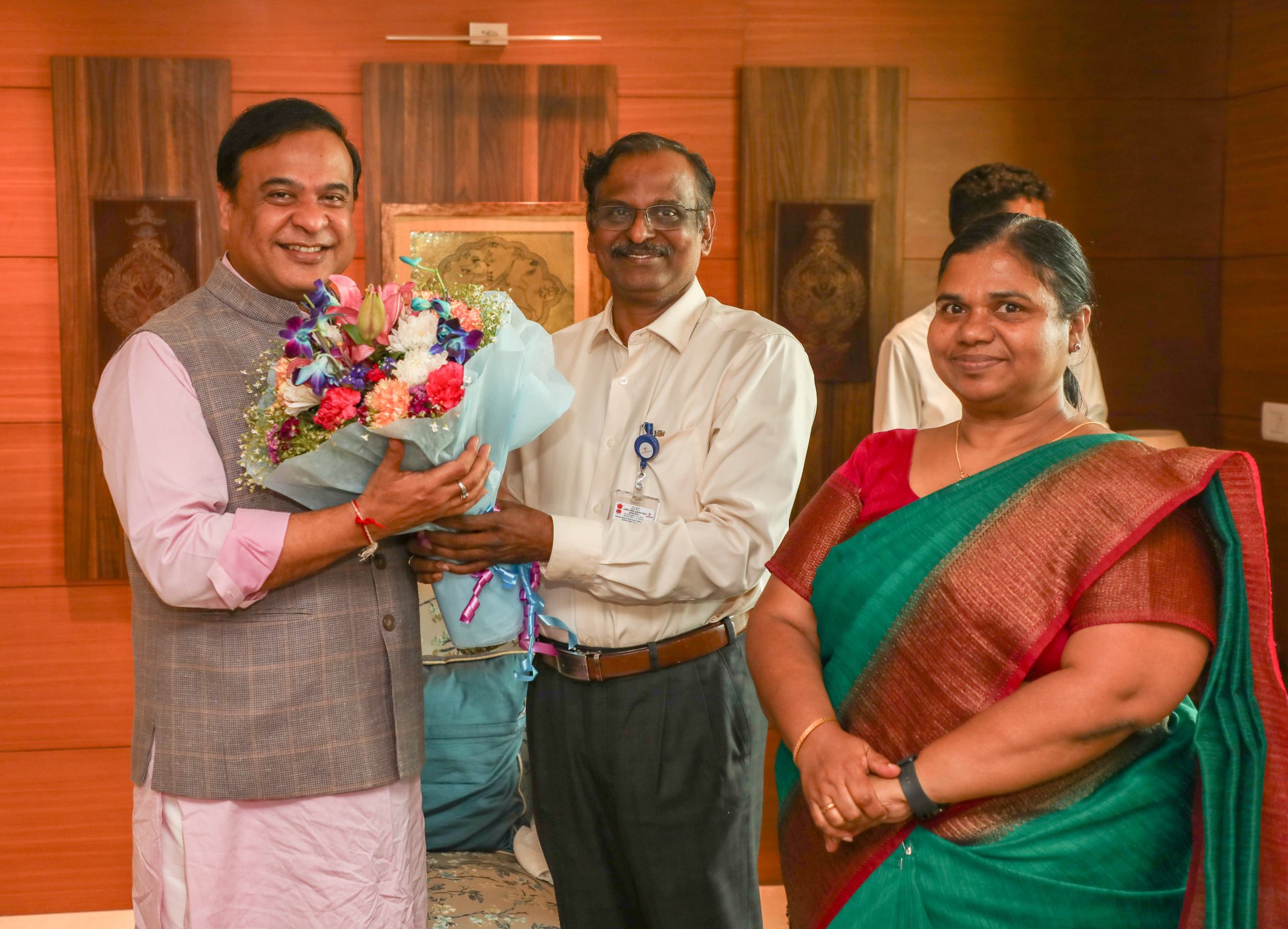 ইছৰ’ৰ অধ্যক্ষ ভি নাৰায়ণনৰ সৈতে মুখ্যমন্ত্ৰীৰ বৈঠক