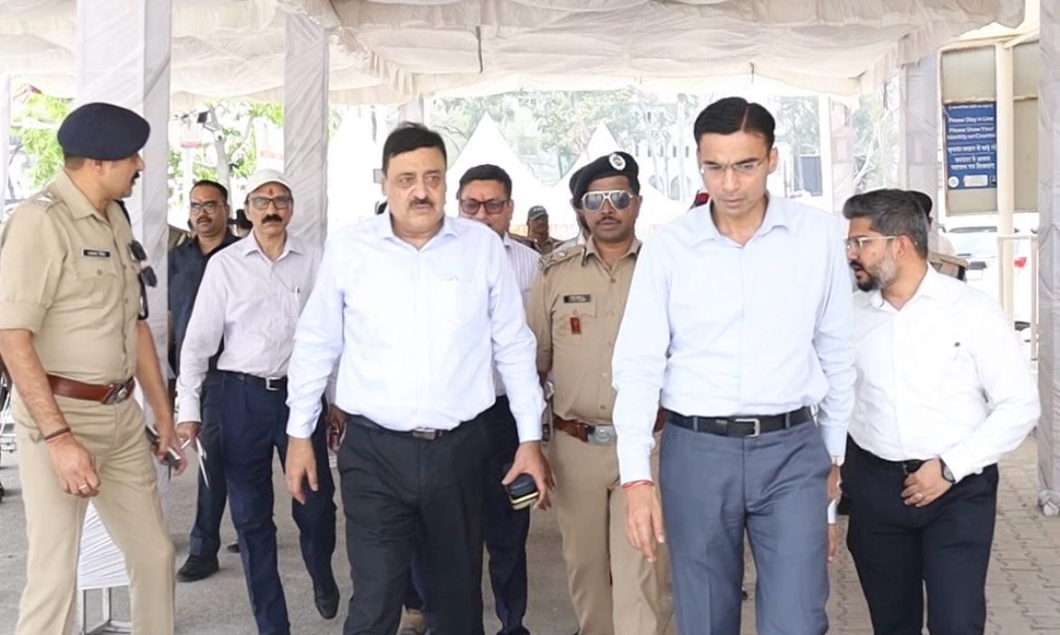 गढ़वाल मंडल आयुक्त विनय शंकर पांडेय और पुलिस महानिरीक्षक राजीव स्वरूप ने चारधाम यात्रा व्यवस्थाओं का निरीक्षण किया