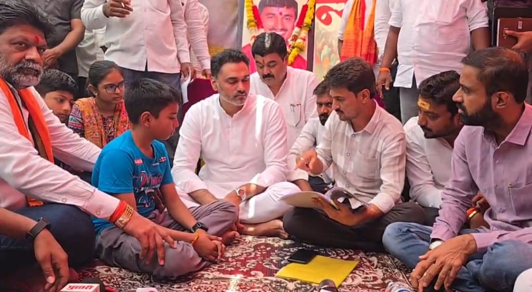 संतोष देशमुख हत्या प्रकरणातील आरोपीं पोलीस कर्मचाऱ्यांवर कारवाई केली जाईल
