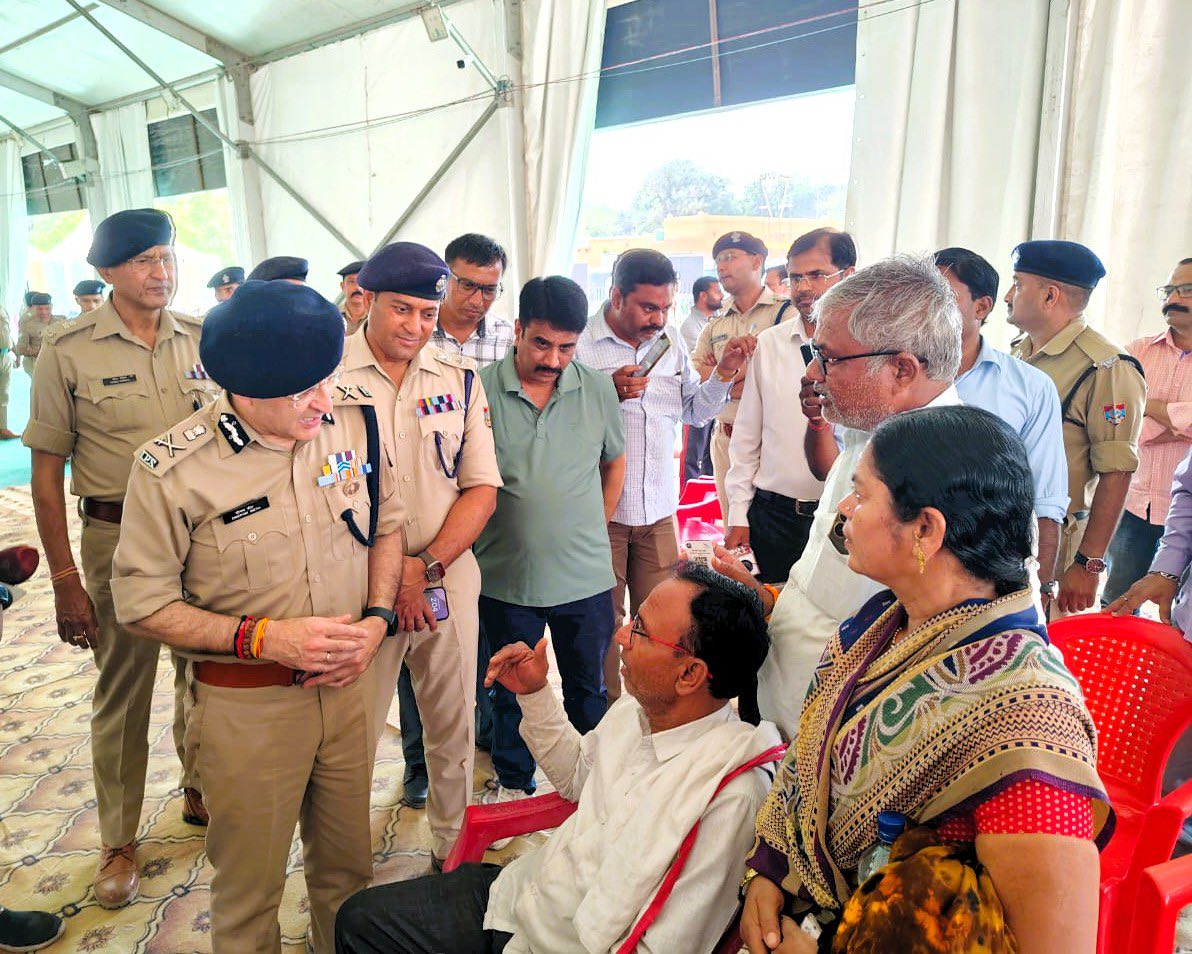 पुलिस महानिदेशक दीपम सेठ ने हरिद्वार स्थित ऋषिकुल मैदान में बनाए गए चार धाम यात्रा पंजीकरण केंद्र का निरीक्षण किया