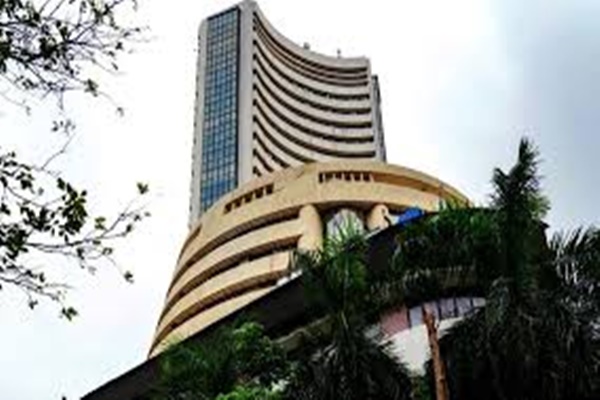 डोनाल्ड ट्रम्प यांच्या शुल्कवाढ धोरणामुळे शेअर बाजार कोसळले
