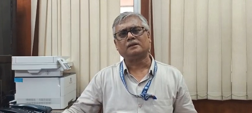 উত্তর- পশ্চিম বঙ্গোপোসাগরের ওড়িশা উপকূলে সৃষ্ট নিম্নচাপ অঞ্চলটি ক্রমে উত্তরদিকে অগ্রসর হওয়ায় আজ ও আগামীকাল দক্ষিণবঙ্গের সব জেলায় ভারী থেকে অতি ভারী বৃষ্টির পূর্বাভাষ দিয়েছে আলিপুর আবহাওয়া দফতর।