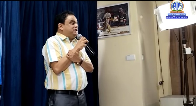 বিকাশ ভবনের সামনে চাকরিহারা শিক্ষক-শিক্ষিকাদের চলতি আন্দোলনে কোন দিশা নেই বলে মন্তব্য করেছেন শিক্ষামন্ত্রী ব্রাত্য বসু।