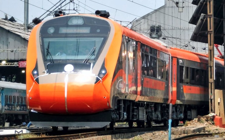 যাত্রীদের সুবিধার্থে 22895/22896 হাওড়া – পুরী – হাওড়া বন্দে ভারত এক্সপ্রেসে কোচের সংখ্যা বেড়ে ২০টি।