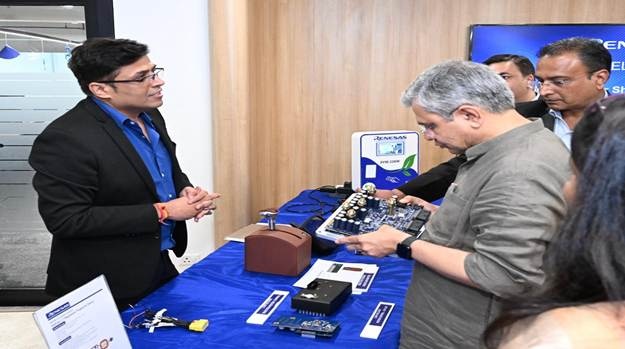 Union Minister Ashwini Vaishnaw Unveils 3nm Chip Design Centres in Noida & Bengaluru 