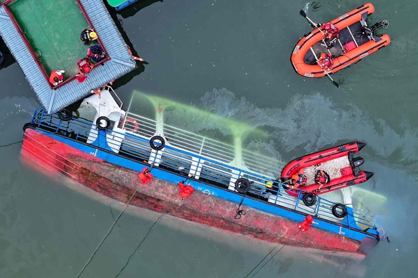 China: 10 people dead in boat mishap
