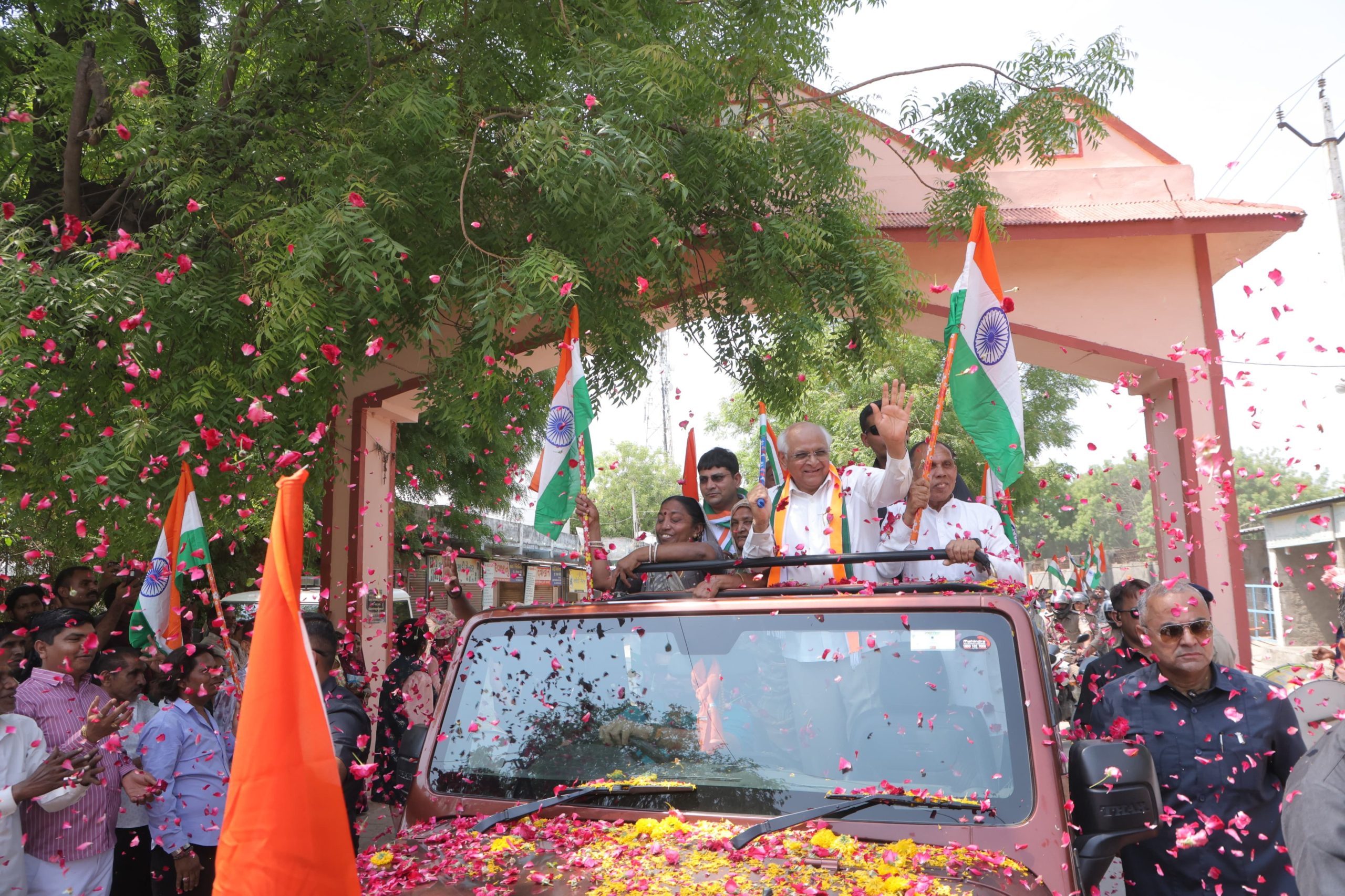 રાજયના અનેક જિલ્લાઓમાં આજે તિરંગા યાત્રા યોજાઇ-મુખ્યમંત્રી અમદાવાદમાં તિરંગા બાઇક રેલીમાં જોડાયા