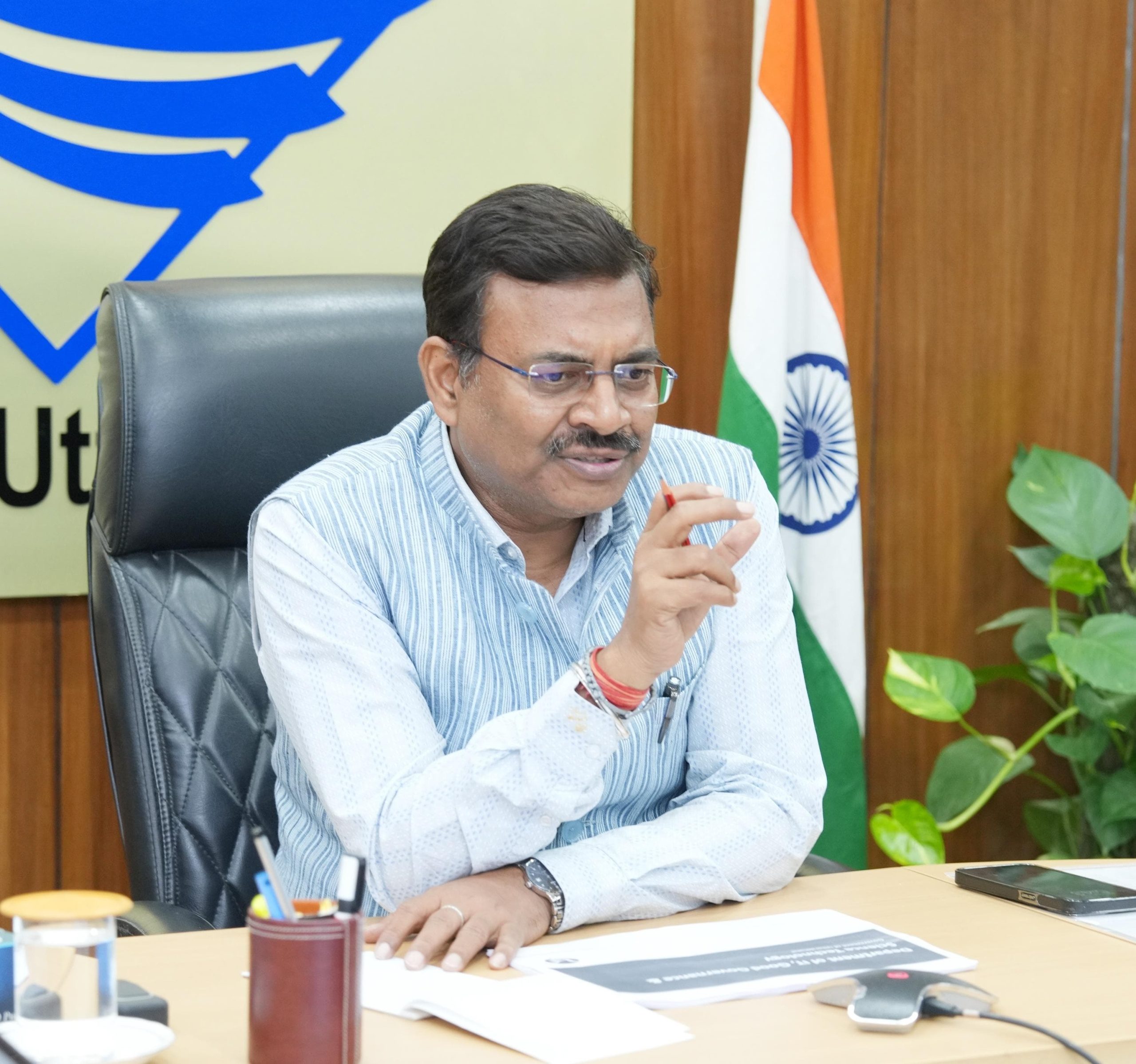 उत्तराखंड के मुख्य सचिव आनंद बर्द्धन ने हरिद्वार कॉरिडोर, ऋषिकेश मास्टर प्लान और शारदा कॉरिडोर के कार्यों में तेजी लाने के निर्देश दिए