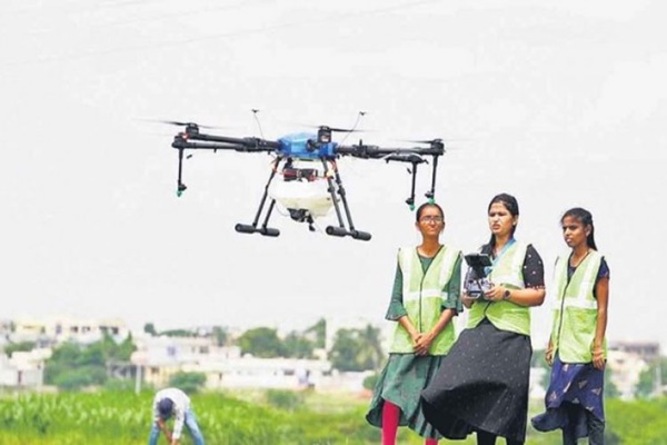 Drone Didis helping farmers by providing fertilisers with less cost