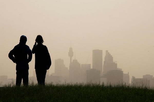 Australia: Vast dust storm covers Sydney, sparking health alerts