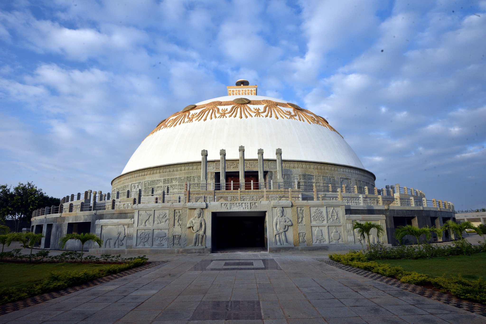 72वें मिस वर्ल्‍ड सौंदर्य प्रतिस्‍पर्धा की प्रतिभागियों ने बुद्ध पूर्णिमा के अवसर पर नागार्जुन सागर के प्रतिष्ठित बुद्धवनम का भ्रमण किया
