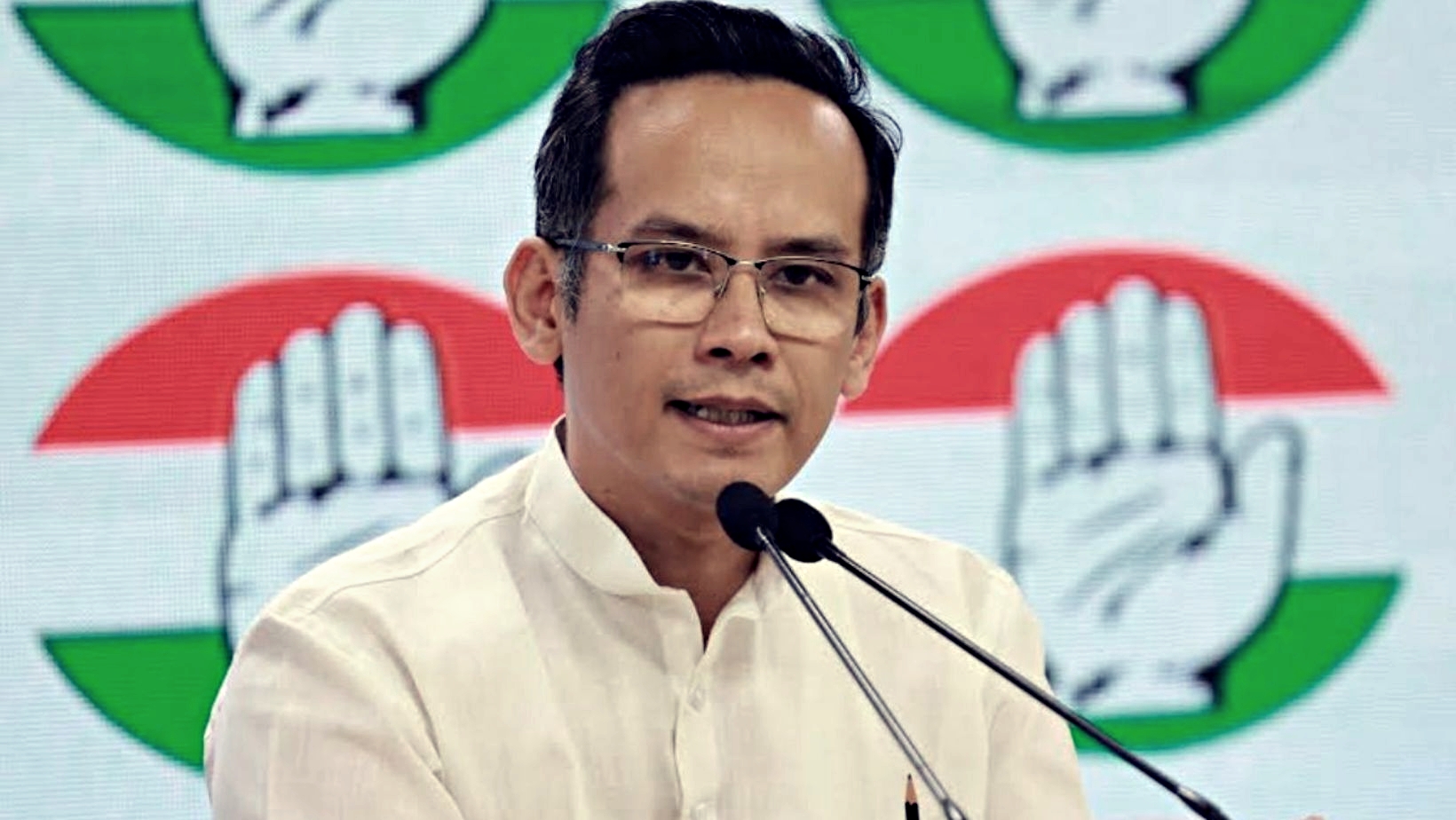 সাংসদ গৌৰৱ গগৈ আৰু তেওঁৰ পত্নী পাকিস্তানৰ সৈতে যোগাযোগ থকা বুলি উত্থাপিত অভিযোগ সন্দৰ্ভত আৰক্ষীৰ বিশেষ তদন্তকাৰী দলৰ ৰিপুণ বৰাক দীৰ্ঘ সময় জুৰি সোধা-পোছা