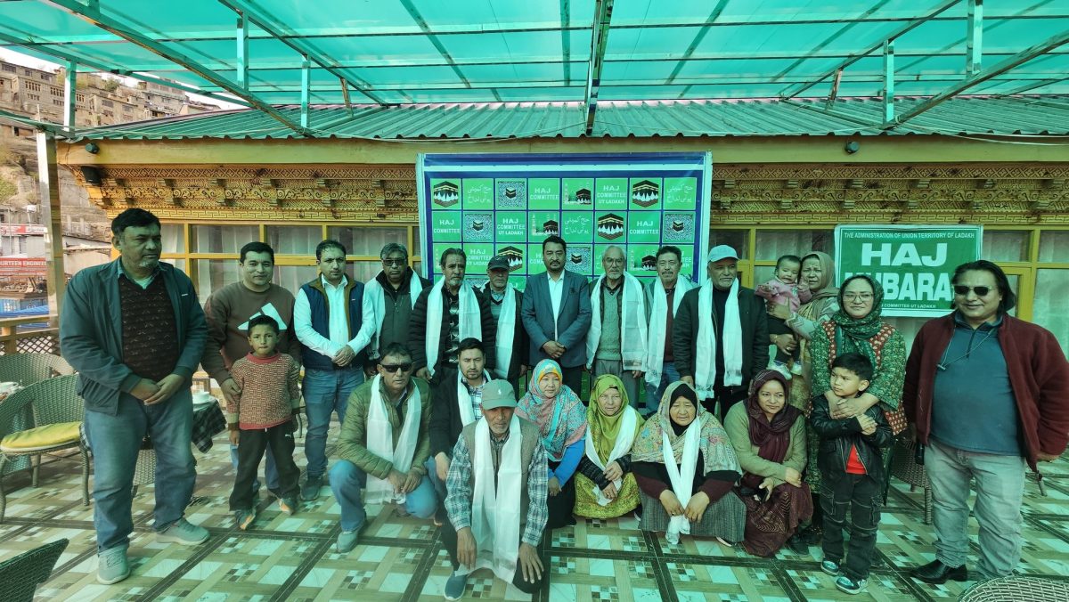 First batch of Haj pilgrims flagged off from Ladakh