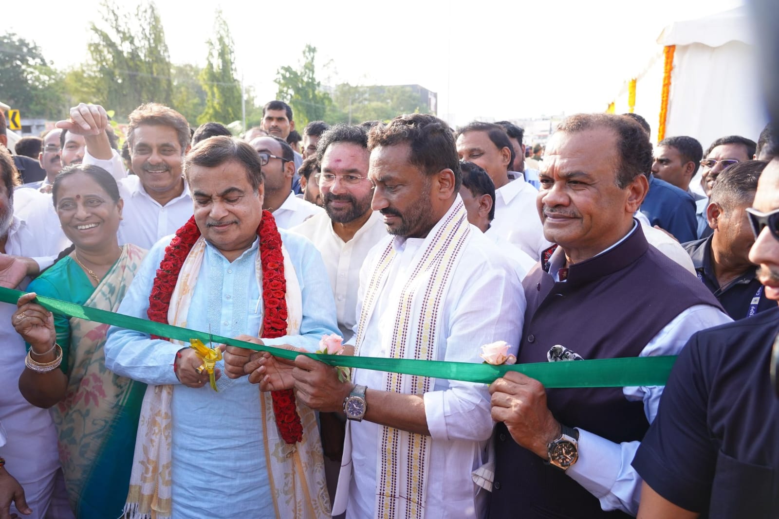 তেলেংগানাত ৬,১০০ কোটি টকা ব্যয়ৰে ৰাষ্ট্ৰীয় ঘাইপথৰ সৈতে জড়িত ভিন্ন প্রকল্পৰ উদ্বোধন কেন্দ্ৰীয় মন্ত্ৰী নীতিন গাডকাৰীৰ