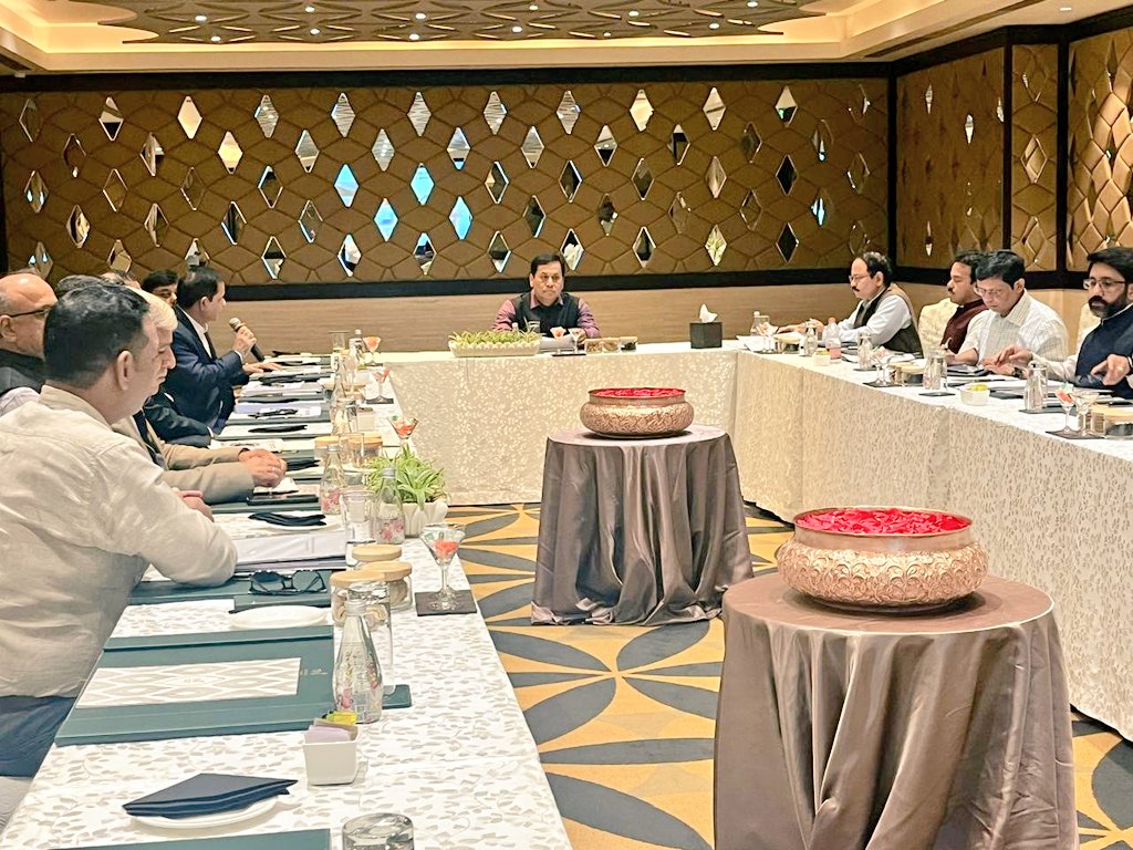 केन्द्रीय मंत्री सर्बानंद सोनोवाल ने मुम्बई में अधिकारियों के साथ व्यापक समीक्षा बैठकें कीं