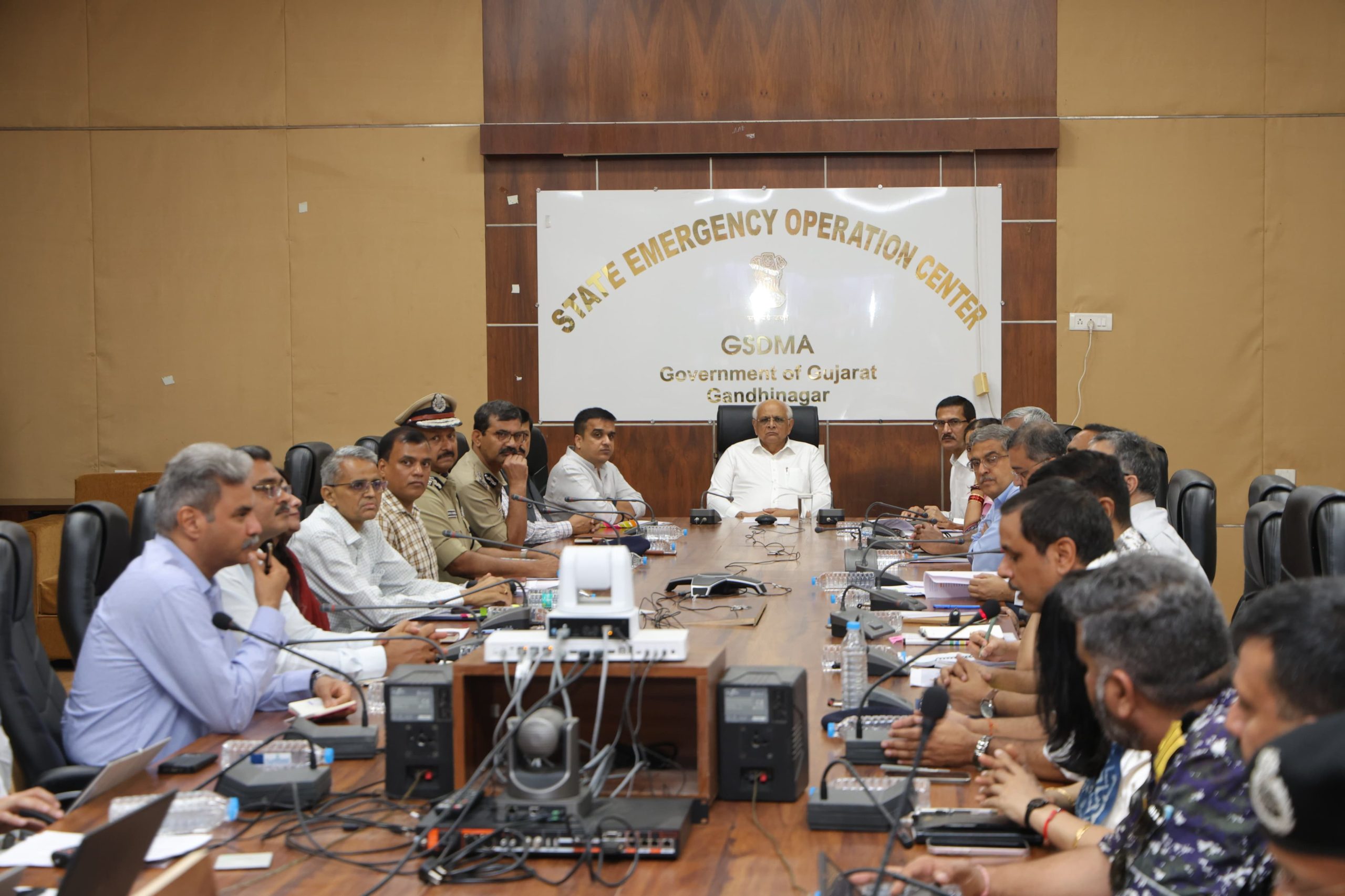 गुजरात के मुख्यमंत्री भूपेंद्र पटेल ने राज्य की सतर्कता और तैयारियों की समीक्षा के लिए गांधीनगर में उच्च स्तरीय बैठक की