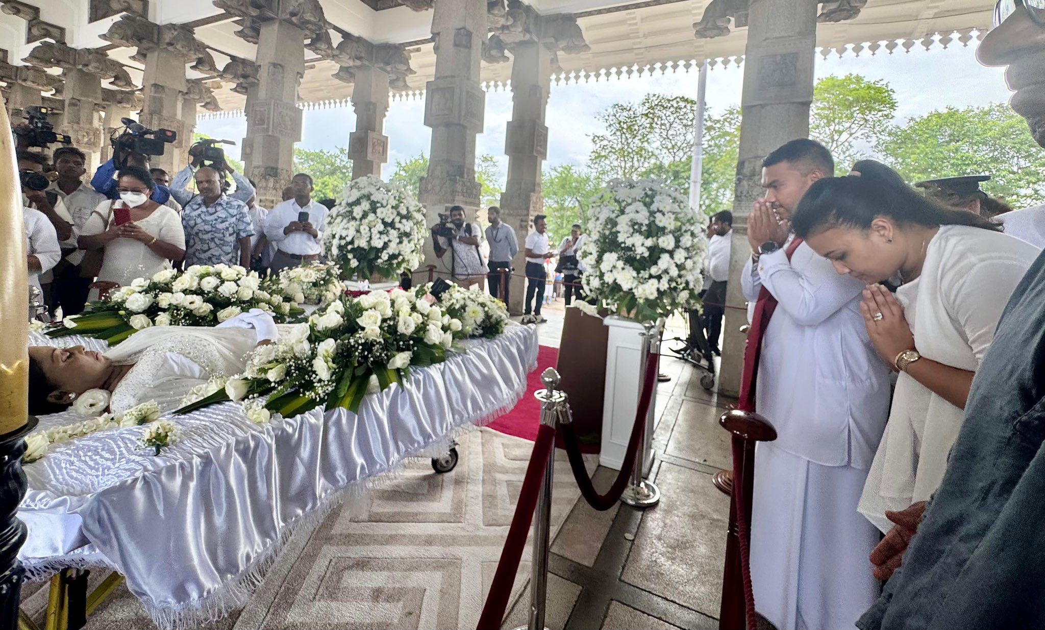 श्रीलंका: अभिनेत्री मलानी फोनसेका को पूरे राजकीय सम्मान के साथ दी गई अंतिम विदाई