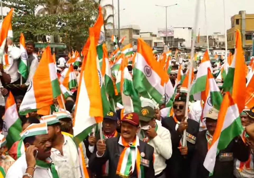 राज्यात विविध ठिकाणी तिरंगा यात्रेचं आयोजन
