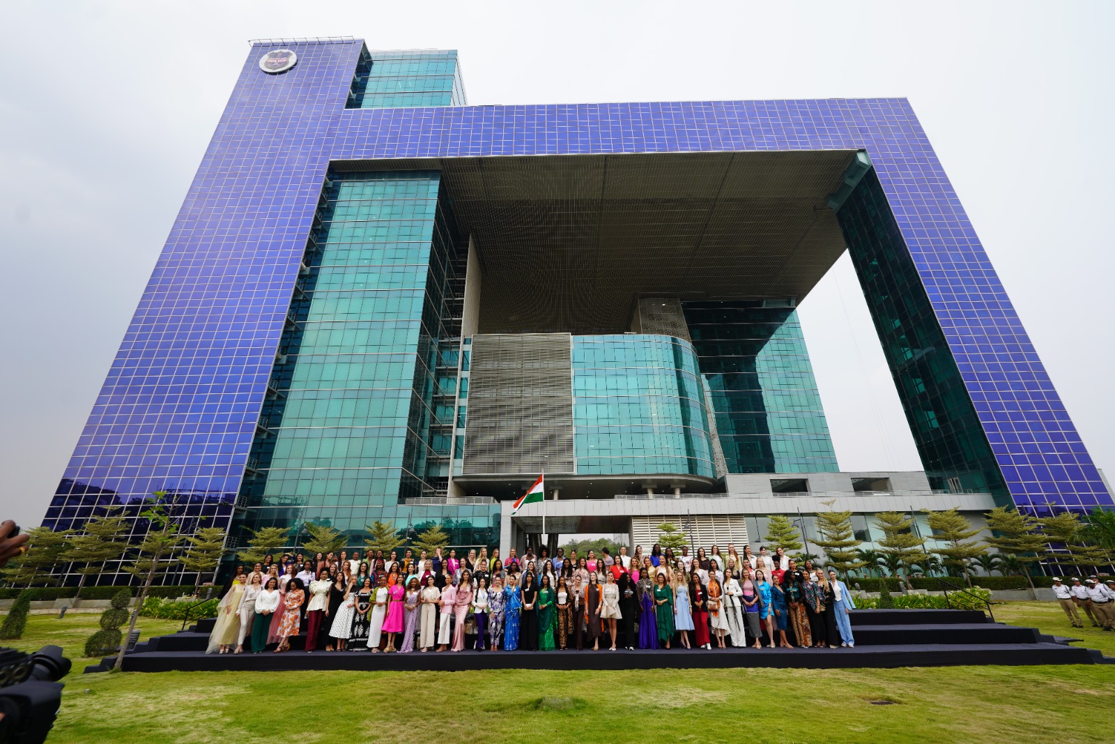 मिस वर्ल्ड प्रतियोगियों ने तेलंगाना पुलिस एकीकृत कमान एवं नियंत्रण केंद्र और राज्य सचिवालय का दौरा किया