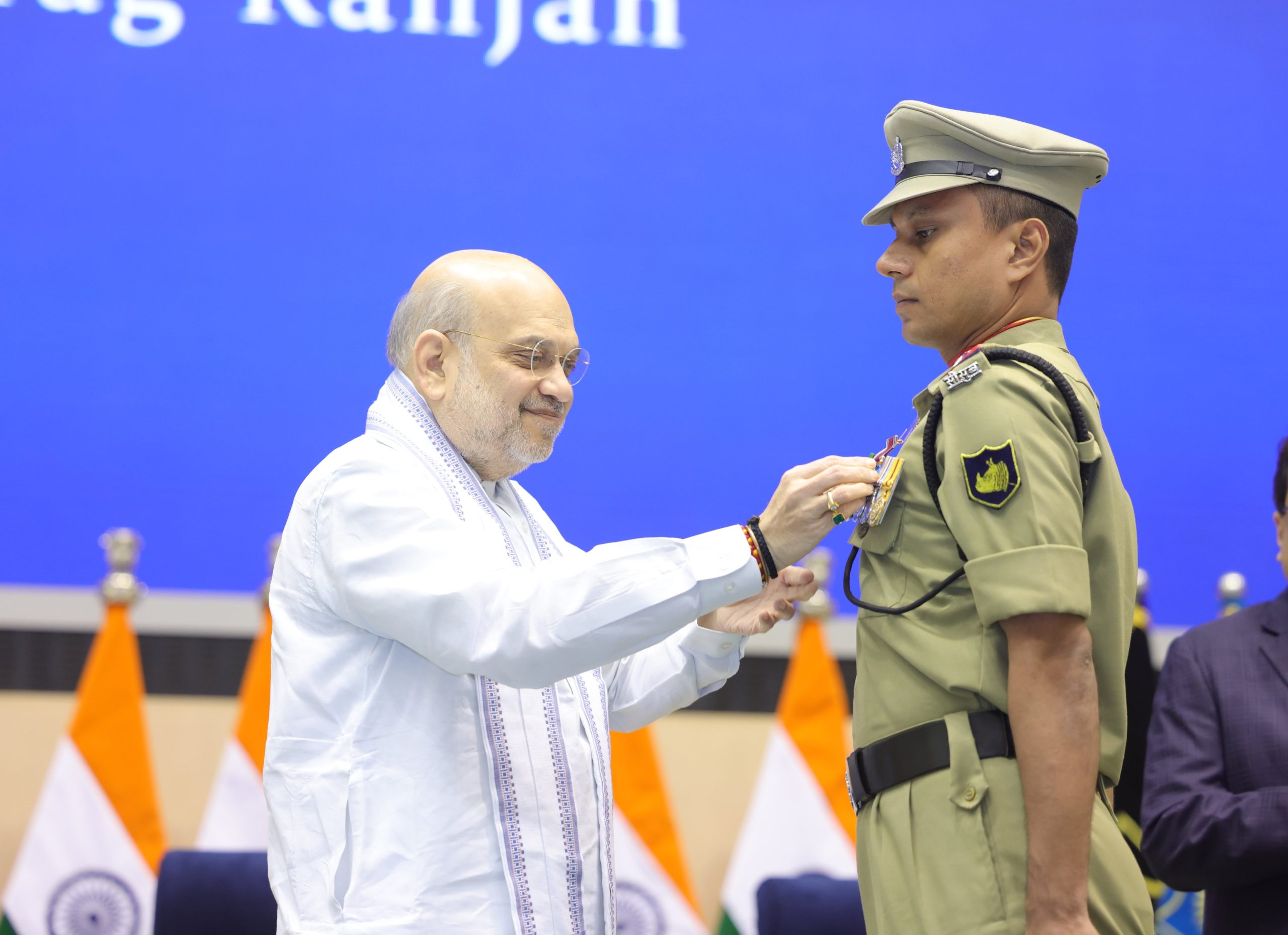 गृहमंत्री अमित शाह ने नई दिल्ली में बीएसएफ के 26 कर्मियों को वीरता के लिए पुलिस-पदक से सम्मानित किया