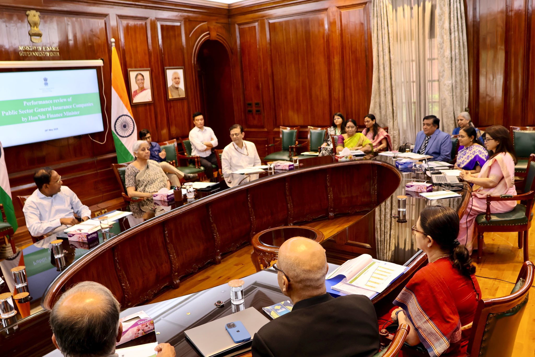 নির্মলা সীতাৰমনৰ সভাপতিত্বত ৰাজহুৱা খণ্ডৰ সাধাৰণ বীমা কোম্পানীসমূহৰ সৈতে পর্যালোচনা বৈঠক অনুষ্ঠিত
