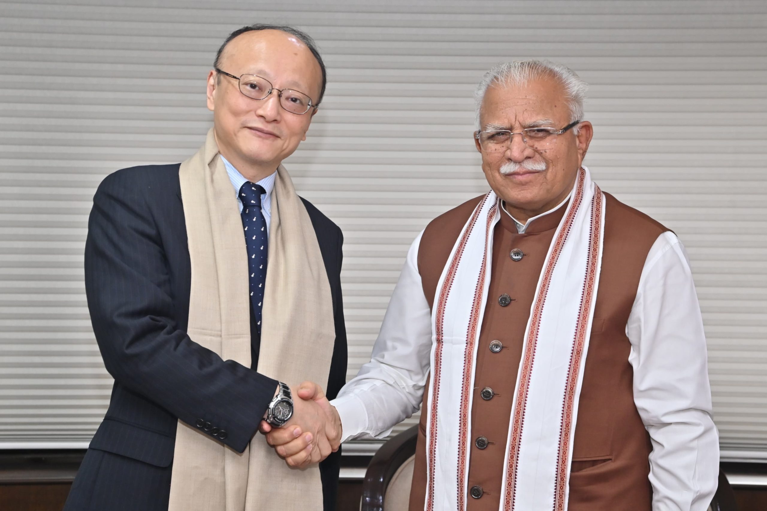 एशियाई विकास बैंक के अध्यक्ष मसातो कांडा ने नई दिल्ली में केंद्रीय मंत्री मनोहर लाल से भेंट की