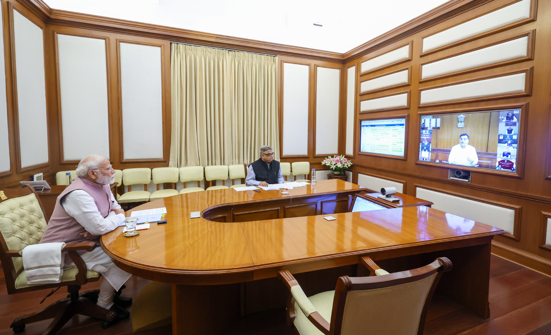 प्रधानमंत्री नरेन्द्र मोदी ने प्रगति बैठक में 62 हज़ार करोड़ रूपए से अधिक की बुनियादी ढांचा परियोजनाओं की समीक्षा की